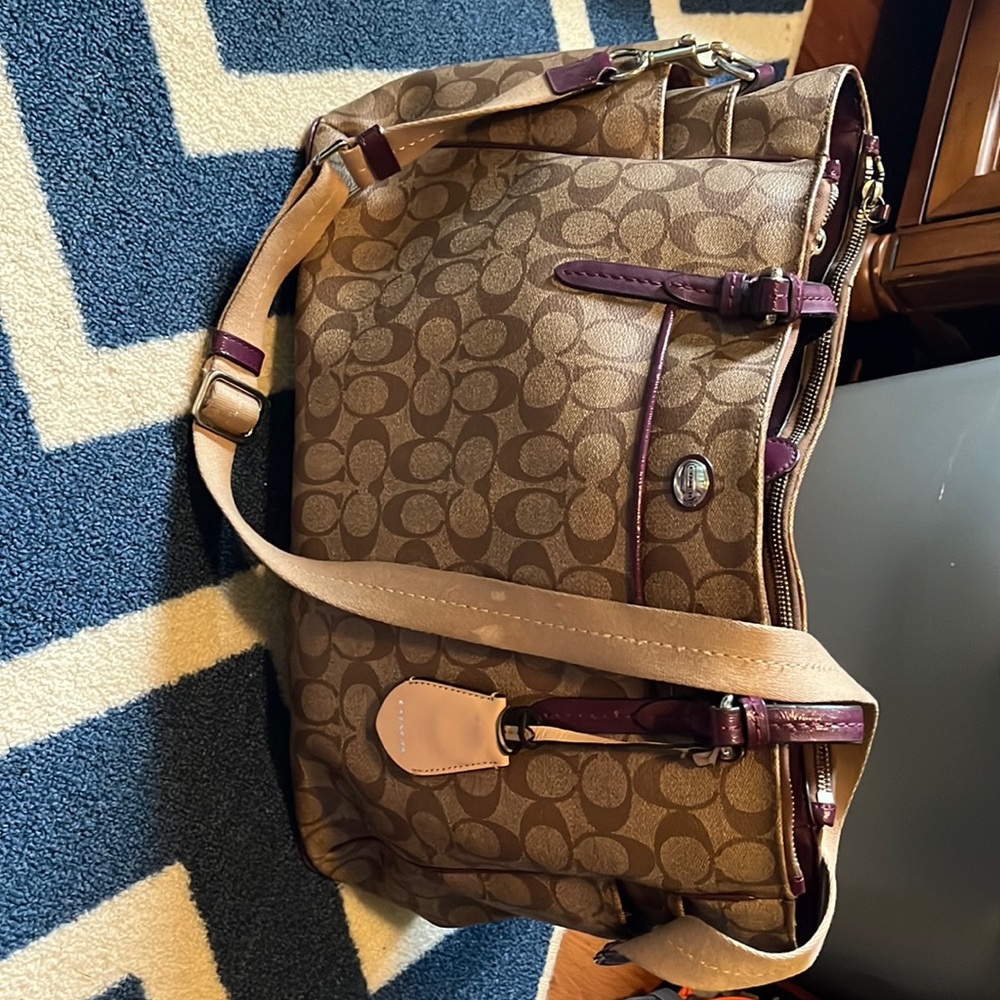 coach diaper bag comes with the pad
